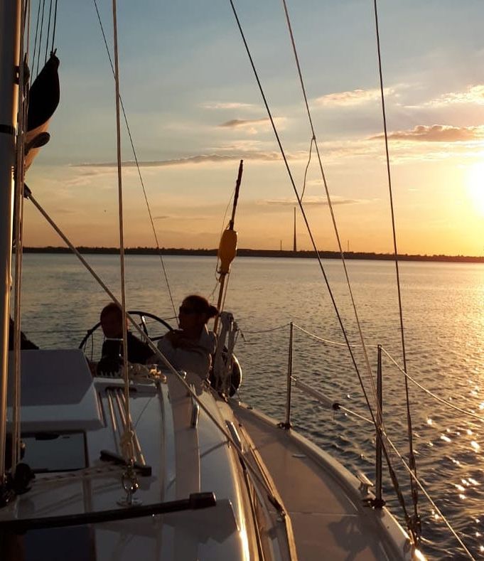 Segelschule der Seglermanufaktur am Zwenkauer See zum Verleih der Hanse 315